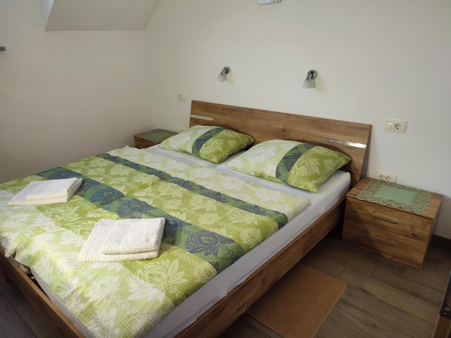 Apartments And Wellness Jelovca Радовлица Экстерьер фото