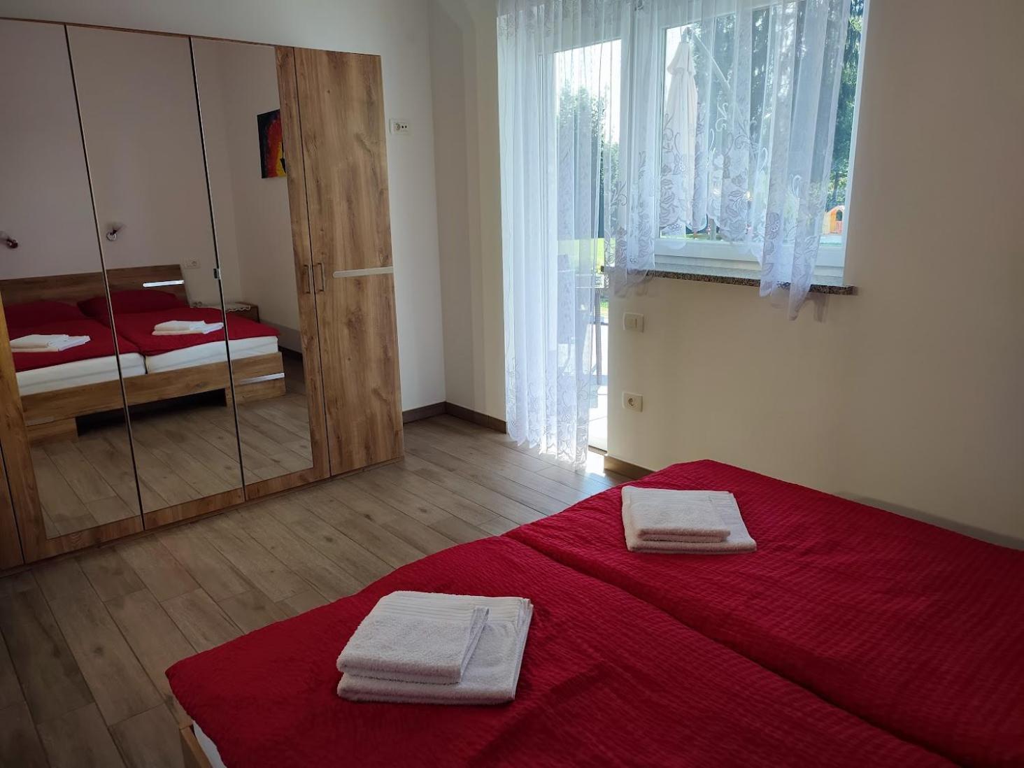 Apartments And Wellness Jelovca Радовлица Экстерьер фото