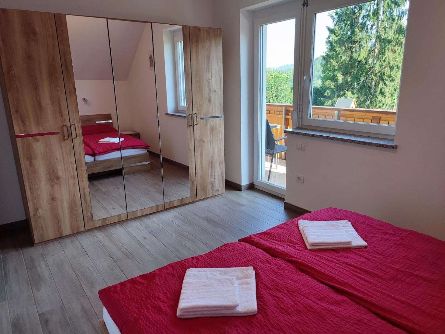 Apartments And Wellness Jelovca Радовлица Экстерьер фото